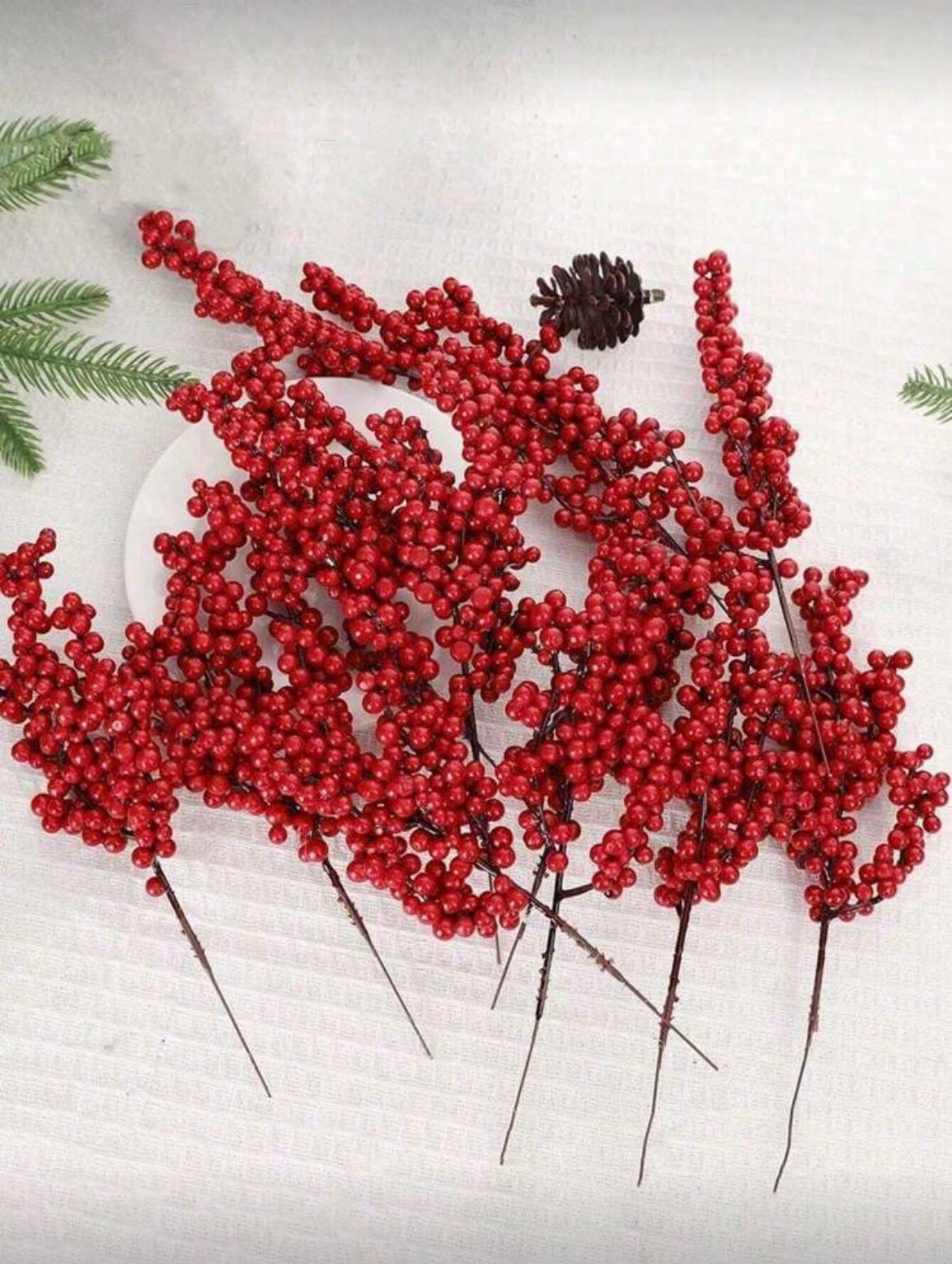 artificial red berries (10 pcs)
